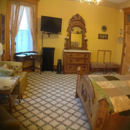 Ferris Mansion Bed & Breakfast-3